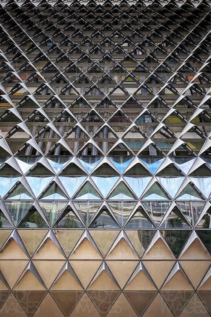 A Parametrically designed Facade of  The South Australian Health and Medical Research Institute (SAHMRI)