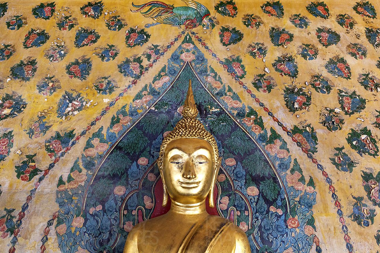 Statue of golden Buddha at Wat Arun, the Temple of Dawn in Bangkok, Thailand