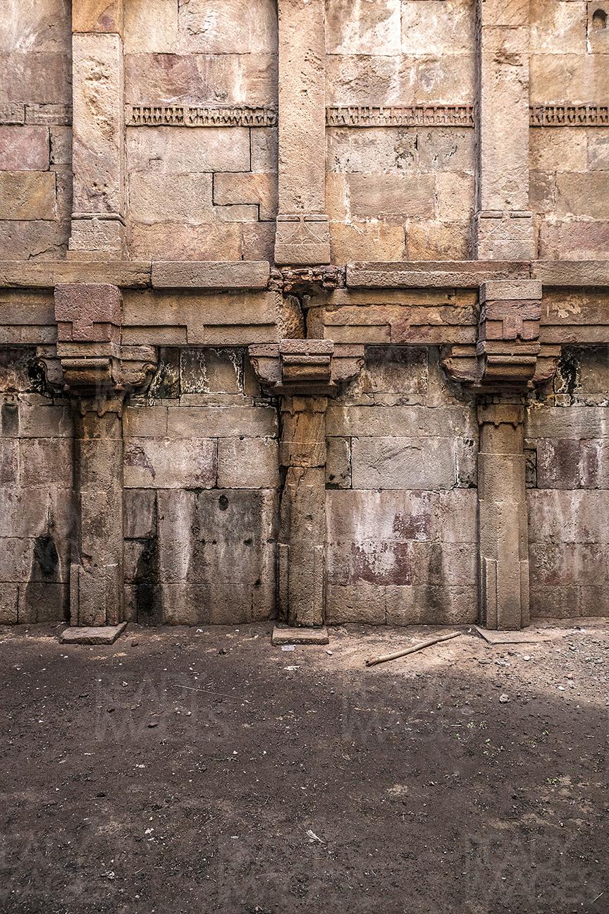 Image showing structural details on the walls of the Jethabhai Stepwell, Ahmedabad, India