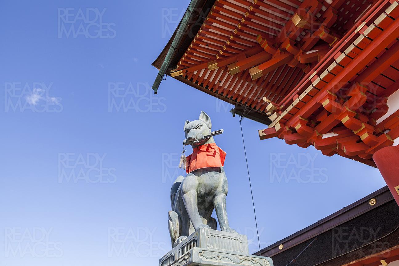Statue of Fox at Fushimi Inari Temple in Kyoto, Japan
